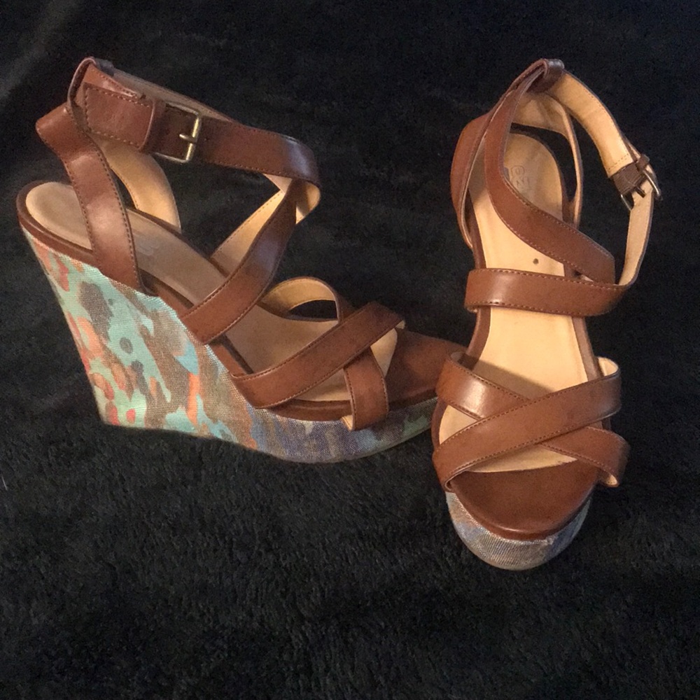 9 & Co wedges multi color